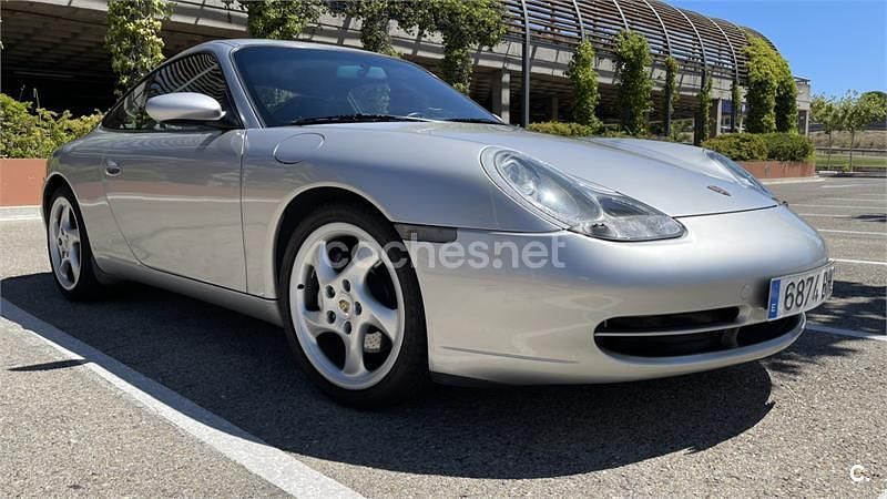 Gris / plata Usado 2001 Porsche 911 Carrera 4 Coupe | 40.500 € - Imagen 1/4