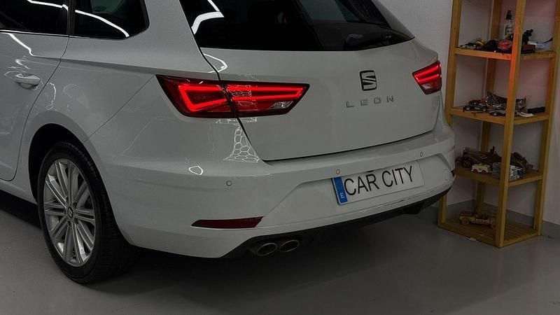 Usado Seat Leon XCELLENCE 150 CV (110 kW) 2019 Blanco Familiar