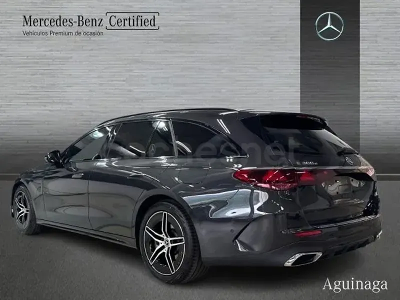 Usado Mercedes E300 313 CV (230 kW) 2025 Gris / plata Familiar