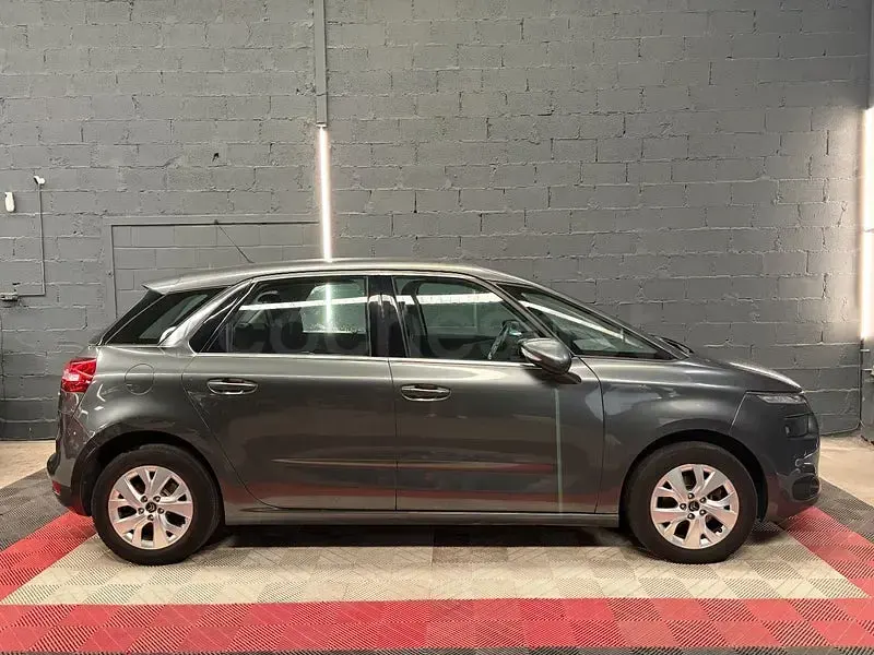 Usado Citroën C4 Picasso Attraction 130 CV (95 kW) 2015 Gris / plata Monovolumen