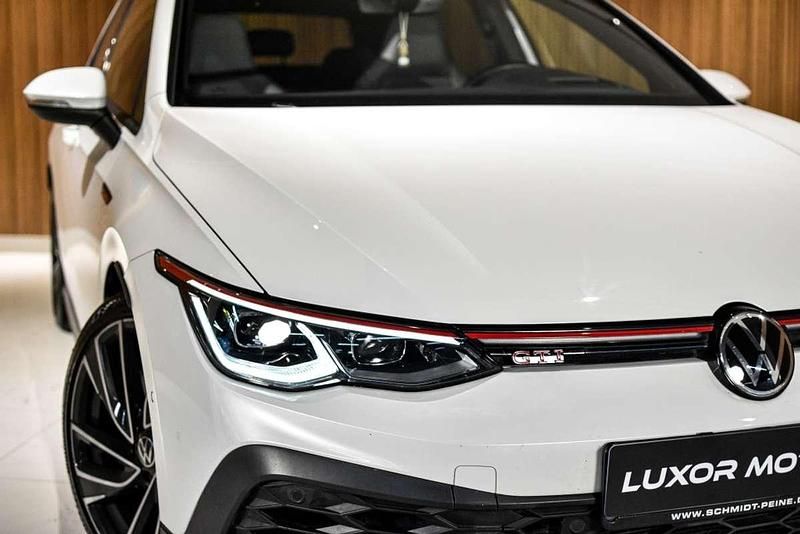 Usado VW Golf VII GTI 300 CV (220 kW) 2021 Blanco Utilitario