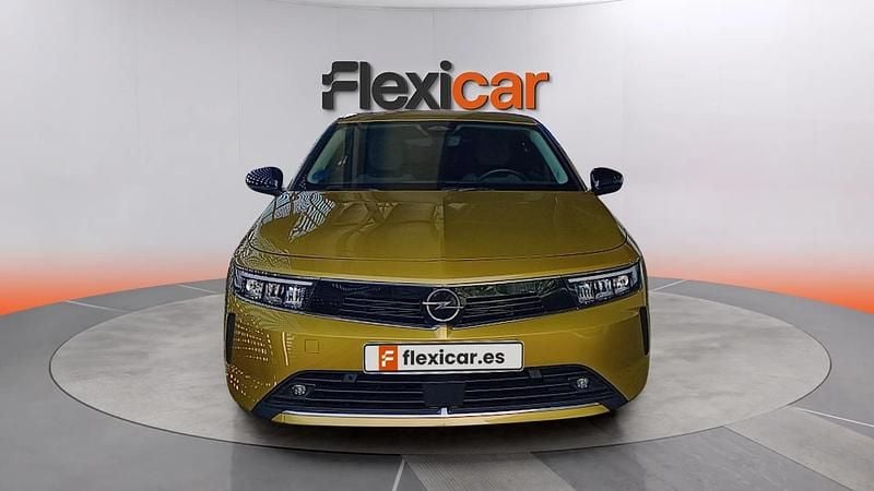 Usado Opel Astra 181 CV (133 kW) 2022 Amarillo Berlina