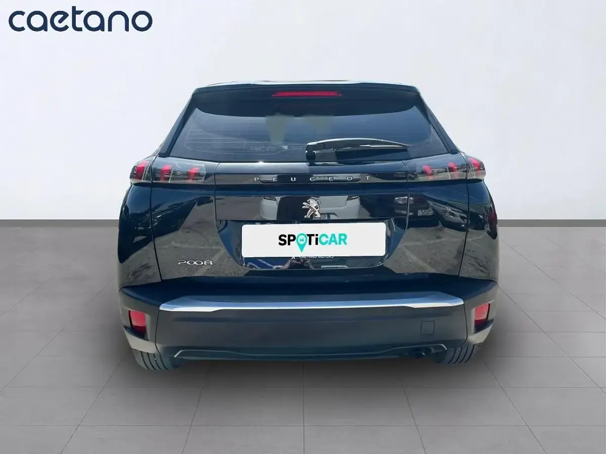 Usado Peugeot 2008 Active 100 CV (73 kW) 2022 Negro SUV