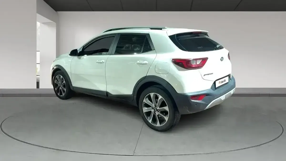 Usado Kia Stonic 100 HP (73 kW) 2019 Branco SUV