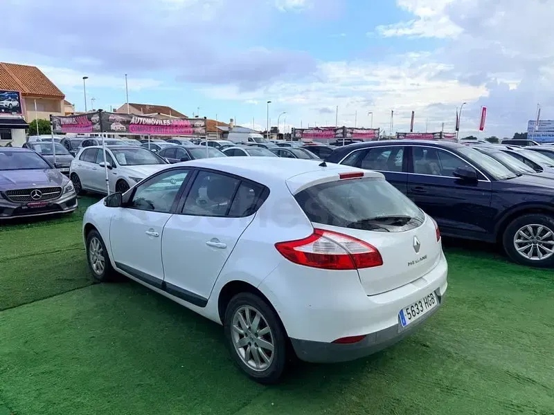Usado Renault Mégane III Dynamique 110 CV (80 kW) 2011 Blanco Berlina