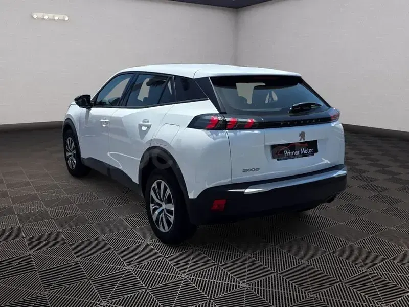Usado Peugeot 2008 Active 100 CV (73 kW) 2022 Blanco SUV