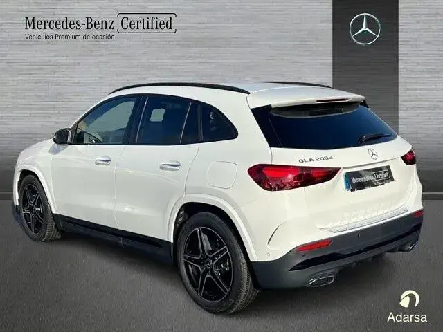 Usado Mercedes GLA200 150 CV (110 kW) 2025 Blanco polar SUV