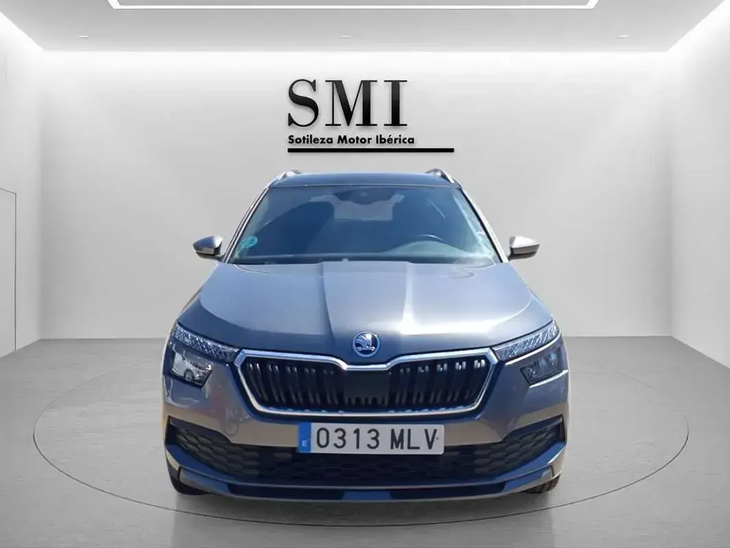 Usado Skoda Kamiq Sport 110 CV (80 kW) 2023 Gris SUV