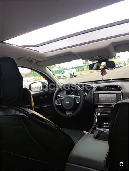 Usado Jaguar XE Prestige 180 CV (132 kW) 2018 Negro Berlina