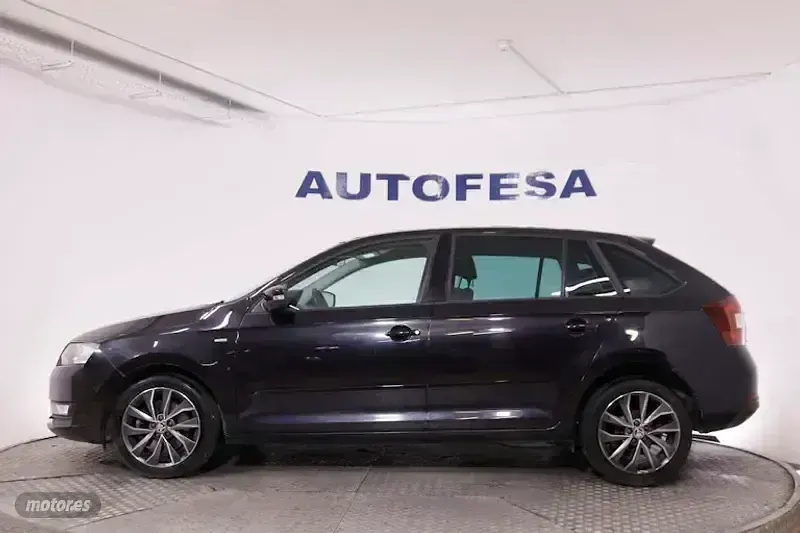 Usado Skoda Rapid 116 CV (85 kW) 2017 Negro Utilitario