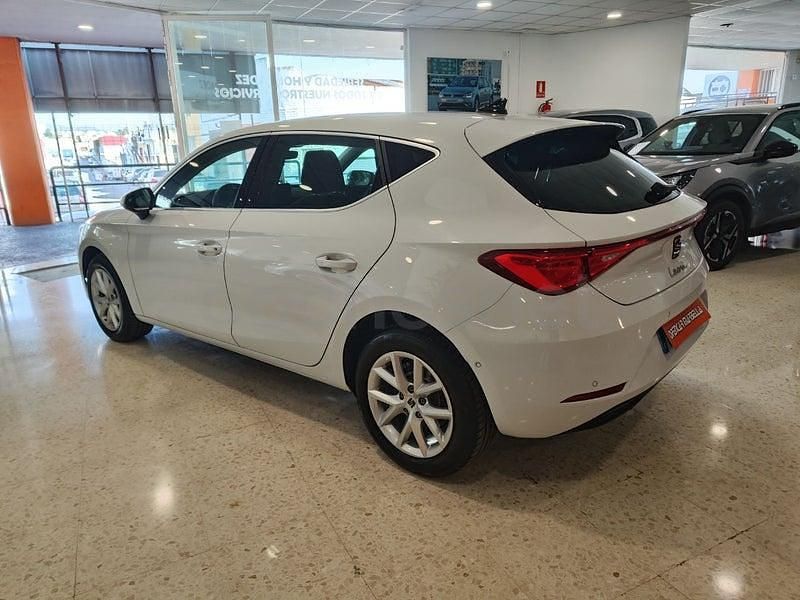 Usado Seat Leon Style 116 CV (85 kW) 2025 Blanco Berlina