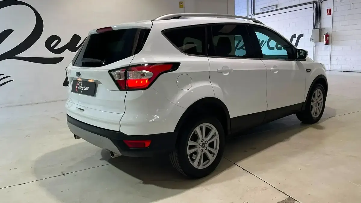 Usado Ford Kuga Trend+ 120 CV (88 kW) 2019 Blanco SUV