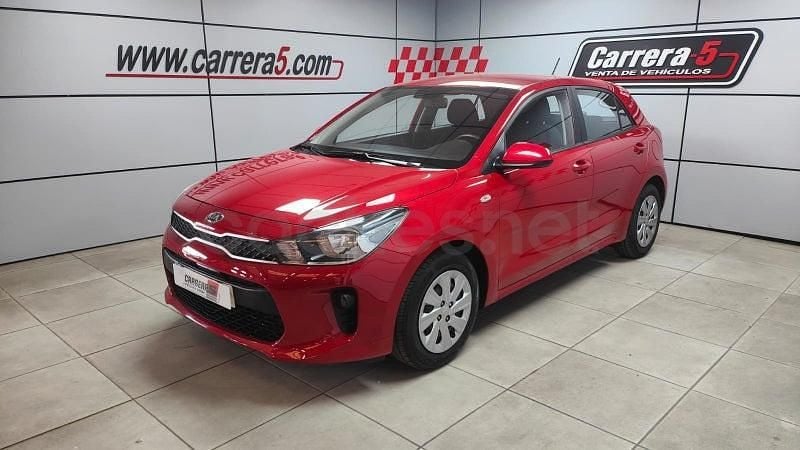 Usado Kia Rio 84 CV (61 kW) 2020 Rojo Berlina