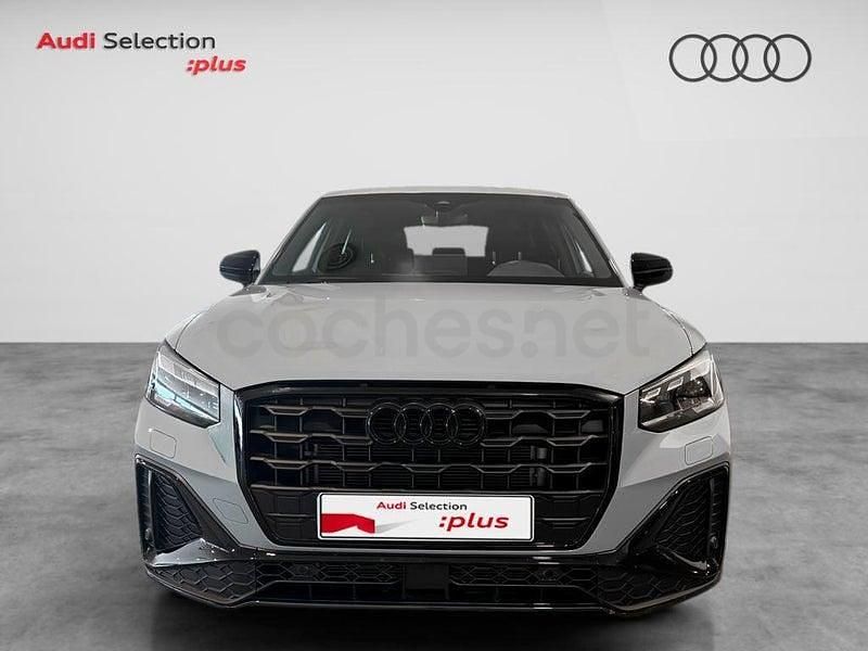 Usado Audi Q2 Ambiente 150 CV (110 kW) 2025 Gris / plata SUV