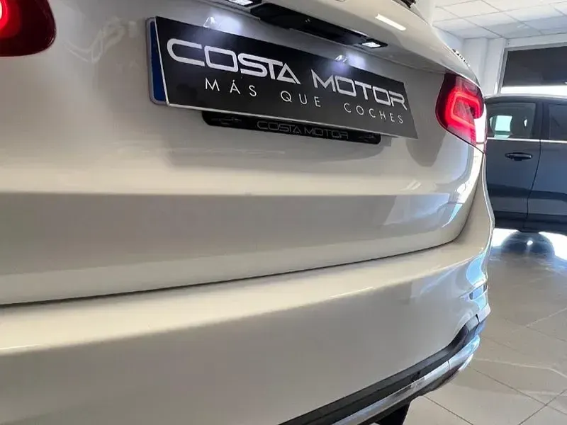 Usado Mercedes GLC200 163 CV (119 kW) 2021 Blanco SUV