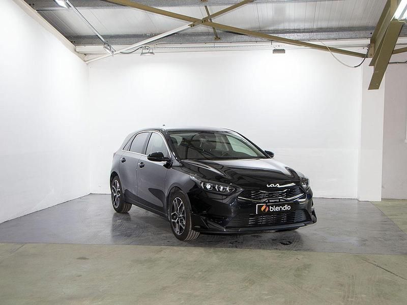 Usado Kia Ceed 120 CV (88 kW) 2024 Negro Utilitario