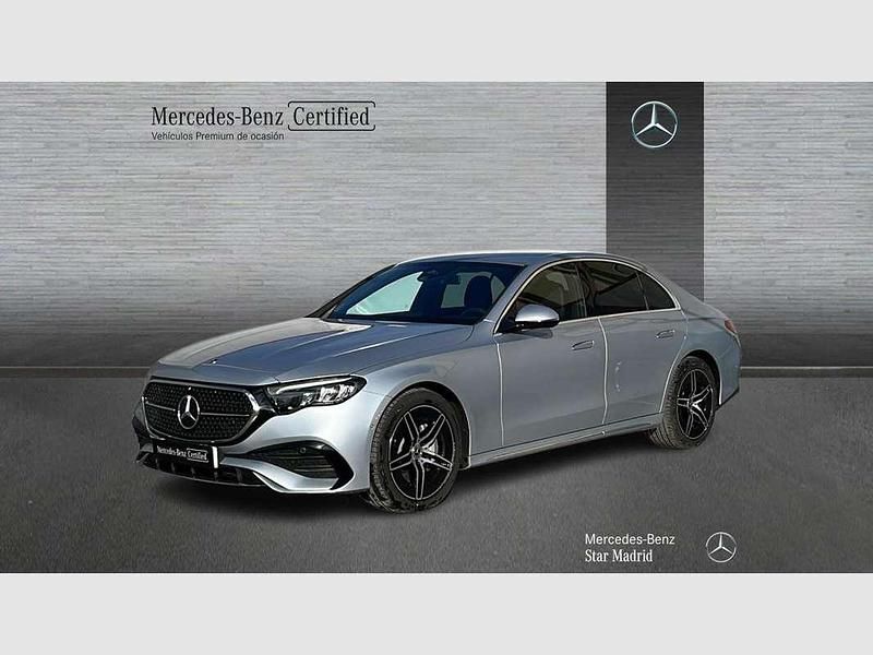 Usado Mercedes E220 144 CV (105 kW) 2025 Plateado Berlina