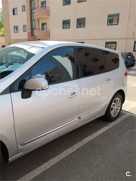 Usado Renault Grand Scénic III Dynamique 110 CV (80 kW) 2012 Gris / plata Monovolumen