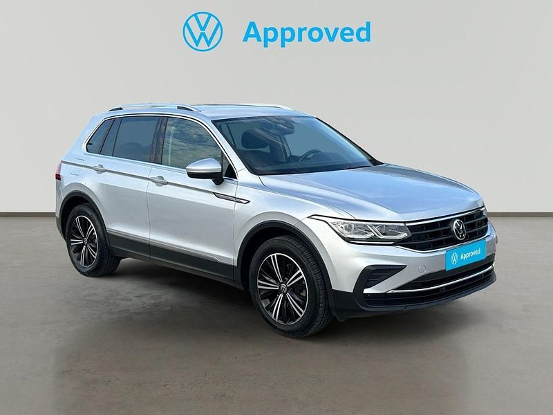 Gris Usado 2021 VW Tiguan Life SUV | 26.950 € (Un poco caro) - Imagen 1/4
