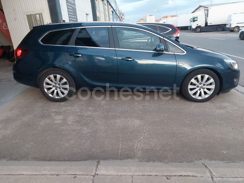 Usado Opel Astra Enjoy 110 CV (80 kW) 2011 Azul Familiar