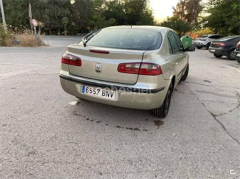 Usado Renault Laguna II Authentique 110 CV (80 kW) 2001 Beige Berlina