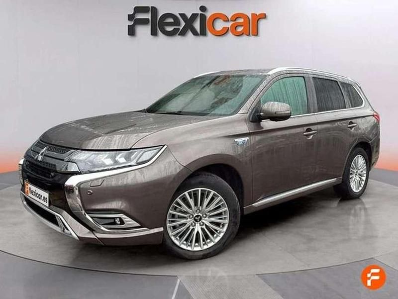 Usado Mitsubishi Outlander P-HEV 224 CV (164 kW) 2019 Marrón SUV