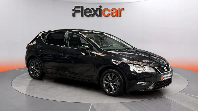 Usado Seat Leon Style 130 CV (95 kW) 2020 Negro Berlina