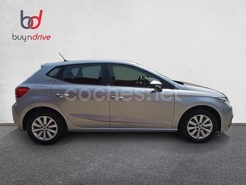 Usado Seat Ibiza Style Plus 110 CV (80 kW) 2022 Gris / plata Berlina
