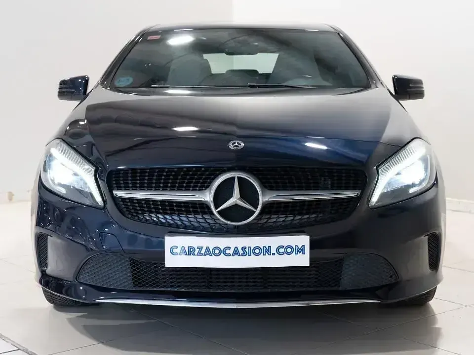 Usado Mercedes A180 122 CV (89 kW) 2017 Azul Utilitario