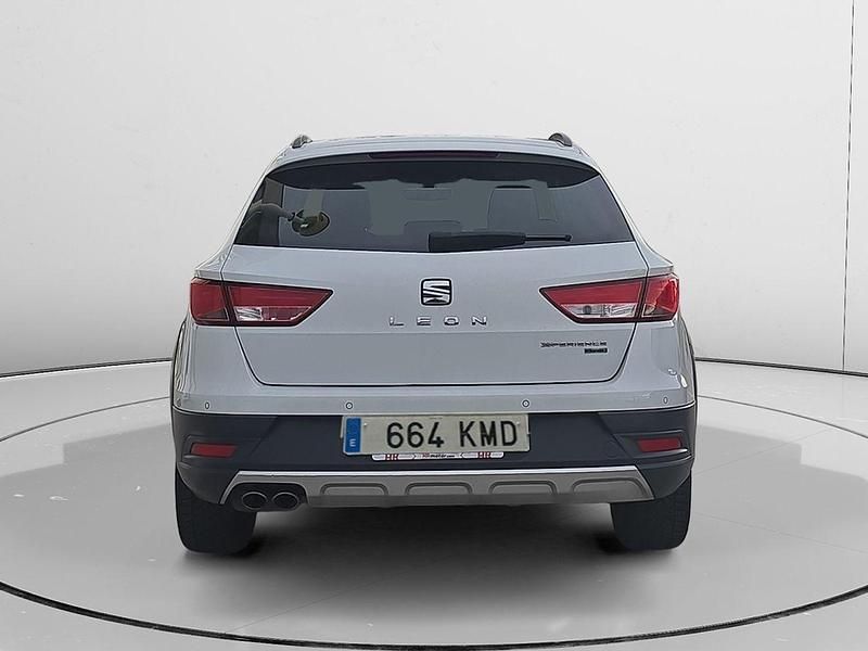 Usado Seat Leon 4Drive 150 CV (110 kW) 2018 Blanco Familiar