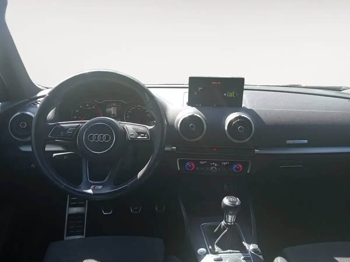 Usado Audi A3 116 CV (85 kW) 2019 Azul Berlina