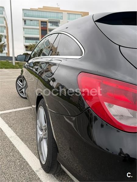 Usado Mercedes CLA200 Shooting Brake Urban 136 CV (100 kW) 2017 Negro Familiar