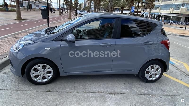 Usado Hyundai i10 66 CV (48 kW) 2014 Azul Utilitario