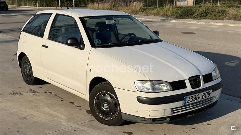 Usado Seat Ibiza Stella 60 CV (44 kW) 2000 Blanco Utilitario