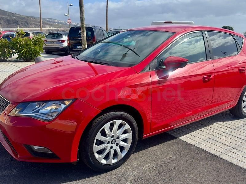 Usado Seat Leon Style 110 CV (80 kW) 2016 Rojo Berlina