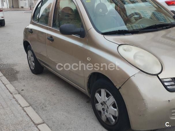 Usado Nissan Micra Visia 65 CV (47 kW) 2004 Beige Berlina