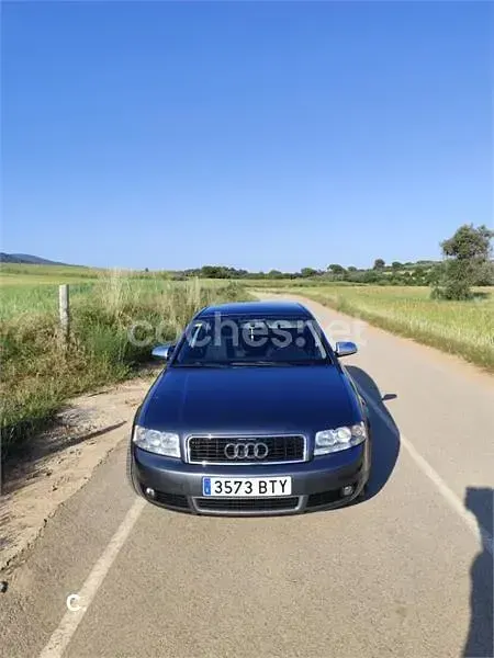 Usado Audi A4 S-Line 150 CV (110 kW) 2002 Gris / plata Berlina