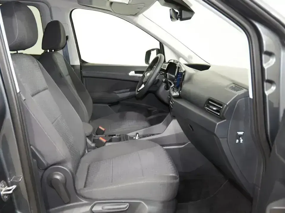 Usado Ford Tourneo Connect Titanium 150 CV (110 kW) 2025 Gris Monovolumen