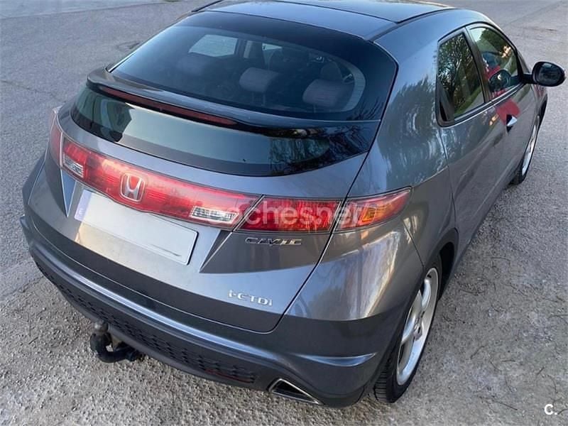Usado Honda Civic Executive 140 CV (102 kW) 2006 Gris / plata Berlina