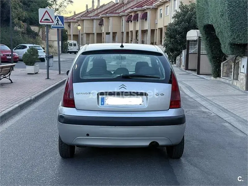 Usado Citroën C3 XTR 92 CV (67 kW) 2003 Gris / plata Berlina