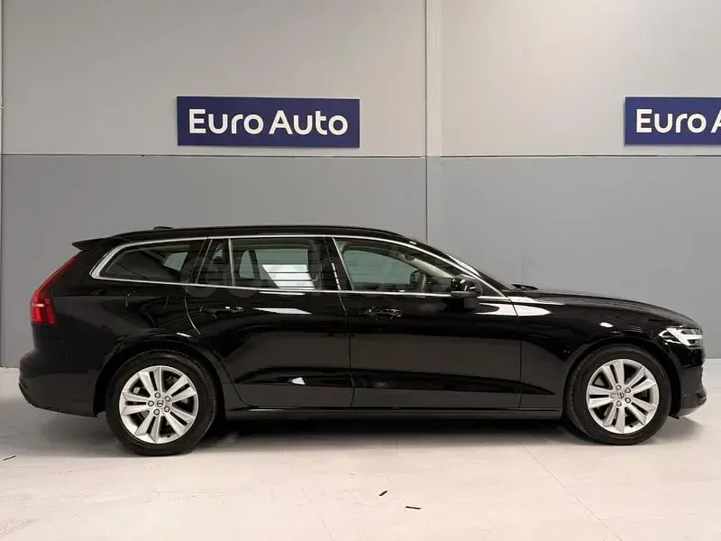 Usado Volvo V60 Momentum 197 CV (144 kW) 2021 Negro Familiar