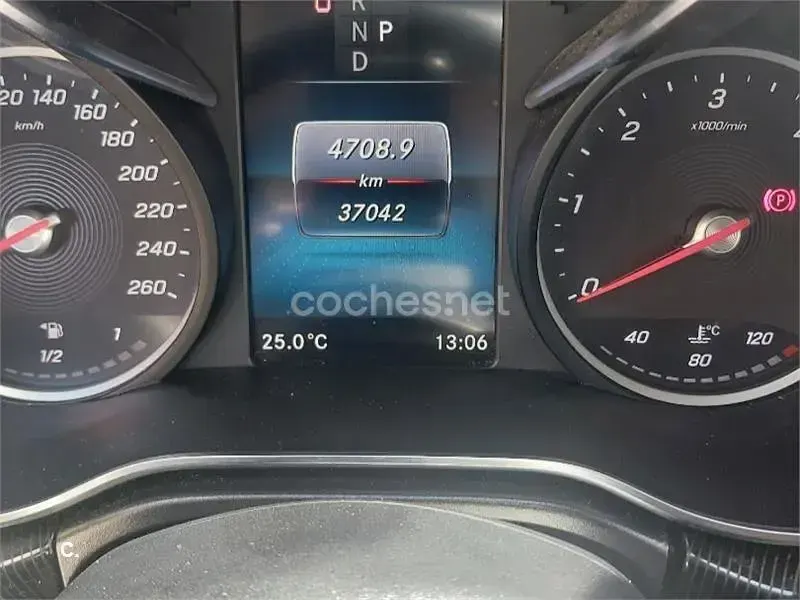 Usado Mercedes V250 190 CV (139 kW) 2023 Gris / plata Monovolumen