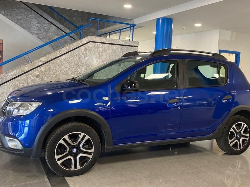 Usado Dacia Sandero Comfort 100 CV (73 kW) 2020 Azul cosmos (metalizado) Utilitario