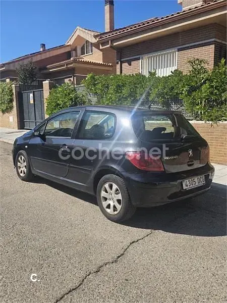 Usado Peugeot 307 110 CV (80 kW) 2005 Negro Berlina