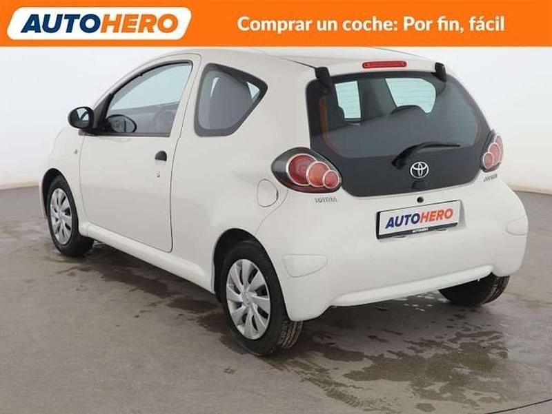 Usado Toyota Aygo City 68 CV (50 kW) 2014 Blanco Utilitario