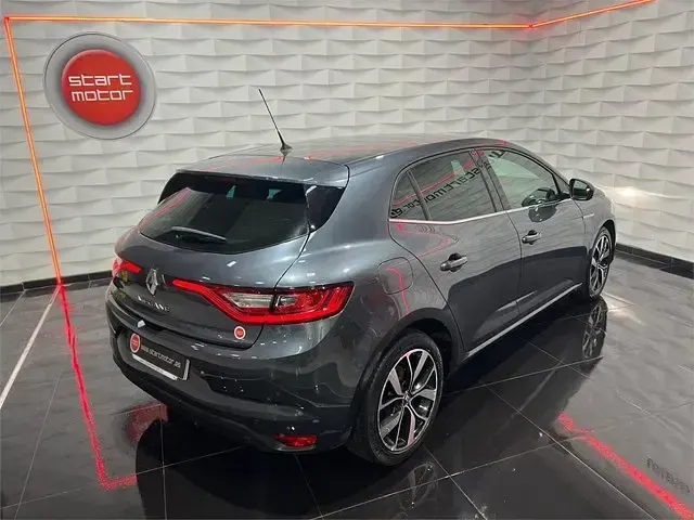 Usado Renault Mégane LIMITED 120 CV (88 kW) 2019 Gris oscuro Berlina
