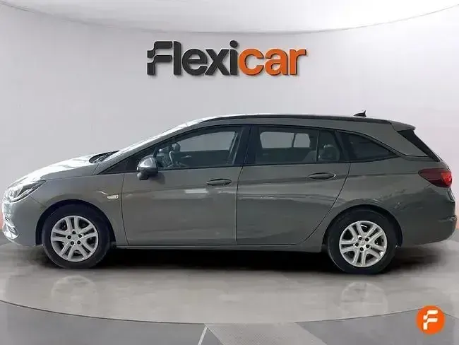 Usado Opel Astra 105 CV (77 kW) 2020 Gris Berlina