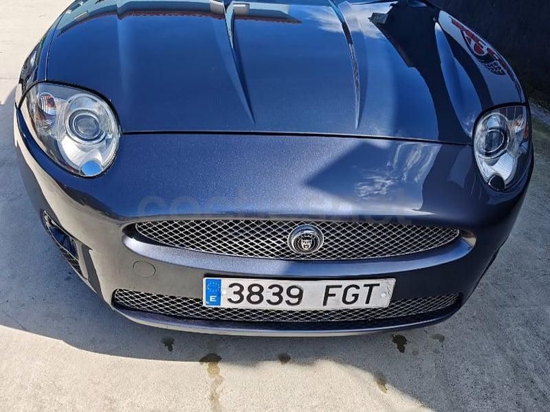 Usado Jaguar XK8 298 CV (219 kW) 2006 Gris / plata Coupe