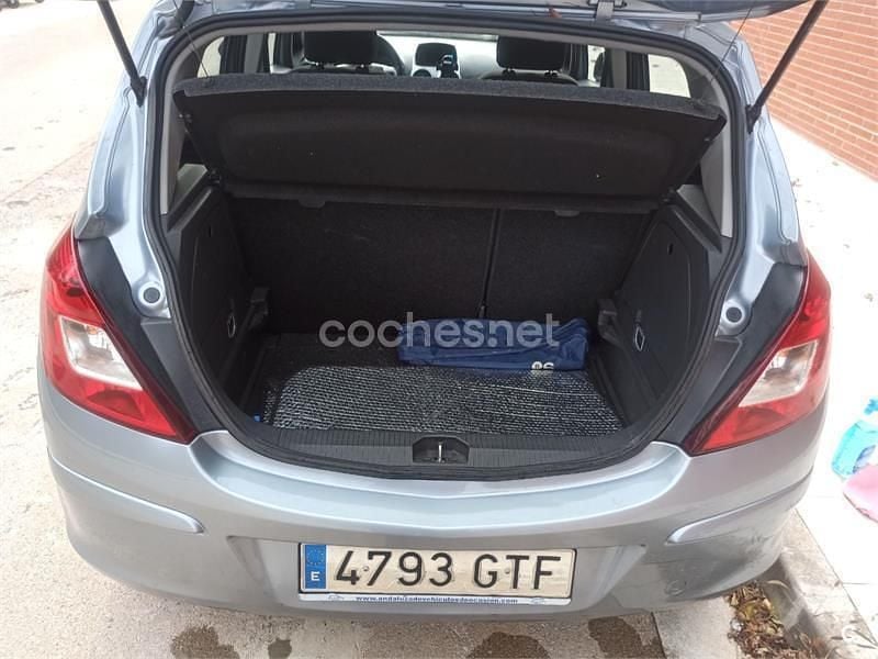 Usado Opel Corsa 90 CV (66 kW) 2010 Gris / plata Utilitario
