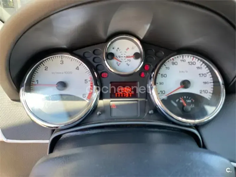 Usado Peugeot 207 CC Sport 110 CV (80 kW) 2007 Negro Descapotable